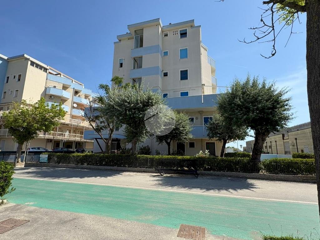 Three-room apartment Viale Giosuè Carducci, Cesenatico - photo 2