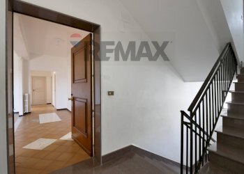 Scale - Three-room apartment Via Giuseppe Garibaldi
 
16, Capurso - photo 5