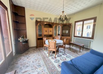 Sala da pranzo - Trilocale via maggiore
 
6, Varese - foto 4