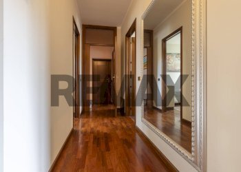 Hall / corridoio - Semi-detached house via Cavour
 
40, Buguggiate - photo 15