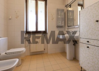 Bagno - Semi-detached house via Cavour
 
40, Buguggiate - photo 18