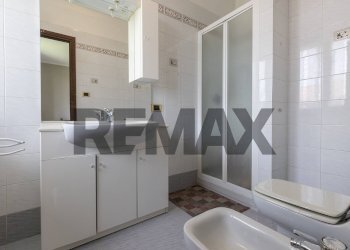 Bagno - Semi-detached house via Cavour
 
40, Buguggiate - photo 19