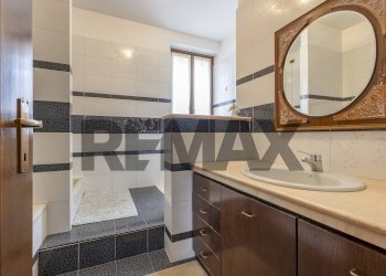 Bagno - Semi-detached house via Cavour
 
40, Buguggiate - photo 23