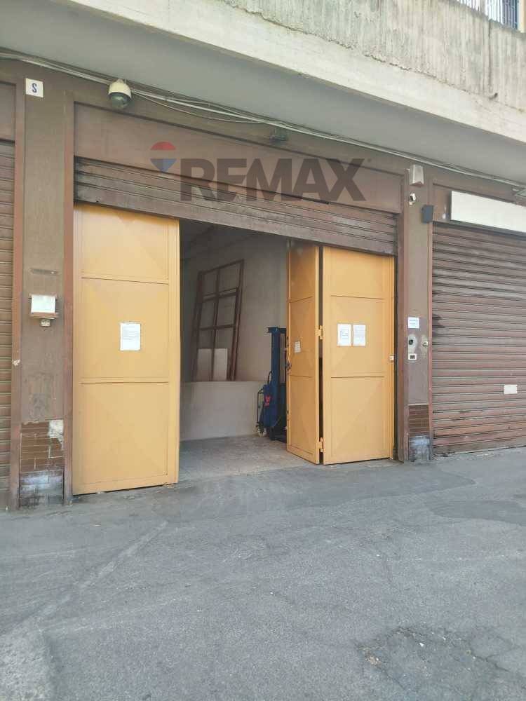 Edificio all\'aperto - Locale Commerciale Via Antonio Locatelli
 
13, Catania - foto 1