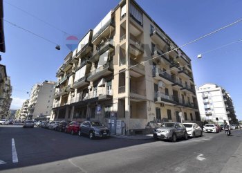 Edificio all\'aperto - Appartamento Via Umberto
 
311, Catania - foto 1