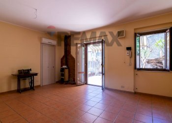 Stanza vuota - Villa Via Fiorita
 
17, Catania - photo 17