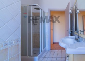 Bagno - Villa Via Fiorita
 
17, Catania - photo 31