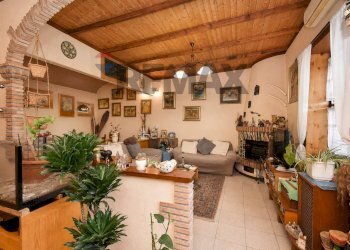 Soggiorno - Casa indipendente vicolo Lo Giudice
 
5, Mascalucia - foto 11