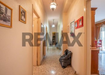 Hall / corridoio - Apartment Via Dante Alighieri
 
12, Caltagirone - photo 40
