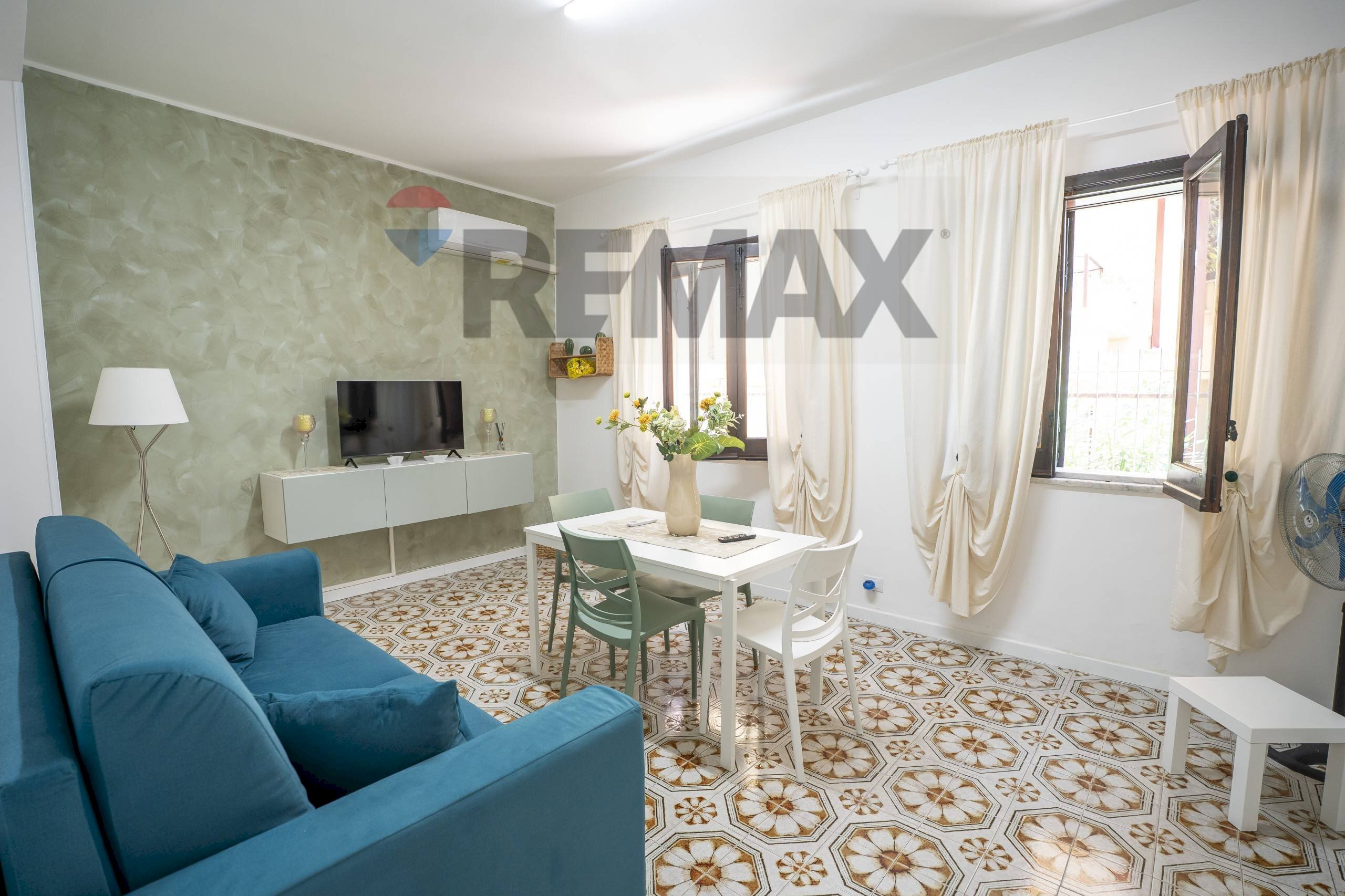 Sala da pranzo - Four-room apartment Vicolo degli agrumai
 
1, Giardini-Naxos - photo 1