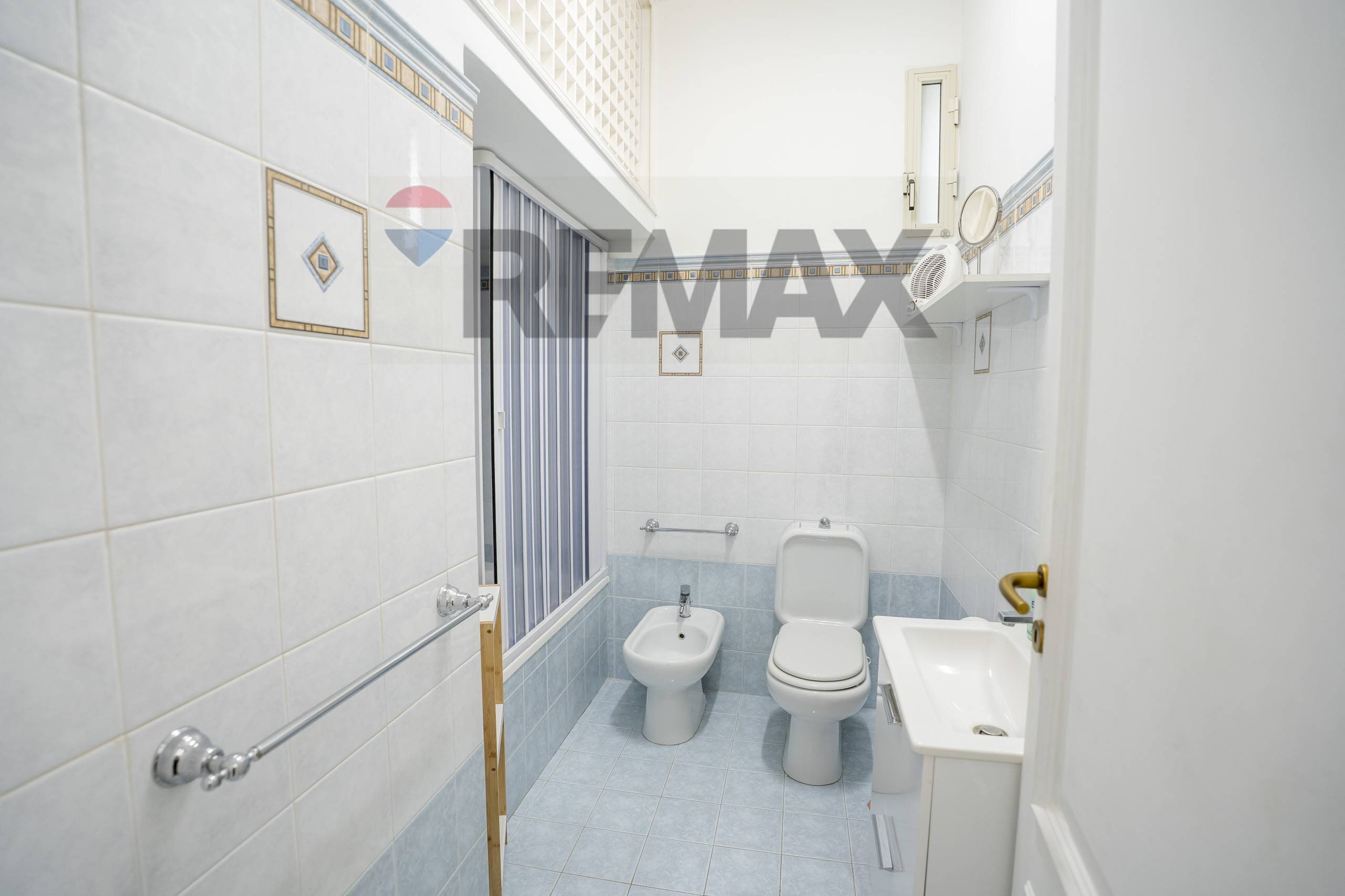 Bagno - Four-room apartment Vicolo degli agrumai
1, Giardini-Naxos - photo 3