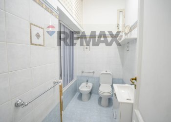 Bagno - Four-room apartment Vicolo degli agrumai
 
1, Giardini-Naxos - photo 3