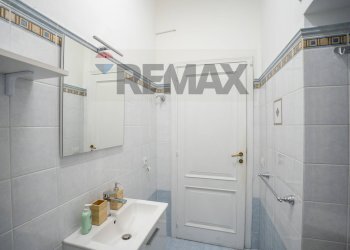 Bagno - Four-room apartment Vicolo degli agrumai
 
1, Giardini-Naxos - photo 4