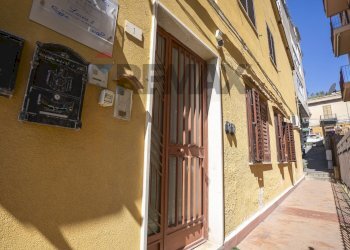 Edificio all\'aperto - Four-room apartment Vicolo degli agrumai
 
1, Giardini-Naxos - photo 14