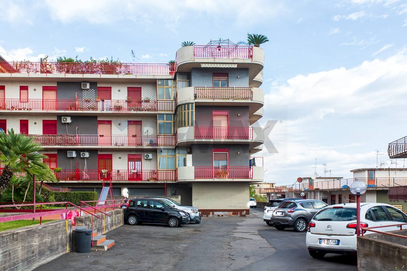 Edificio all\'aperto - Quadrilocale Via Michelangelo Buonarroti
13, Aci Catena - foto 2