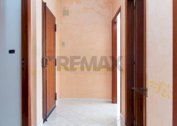 Hall / corridoio - Quadrilocale Via Michelangelo Buonarroti
 
13, Aci Catena - foto 20