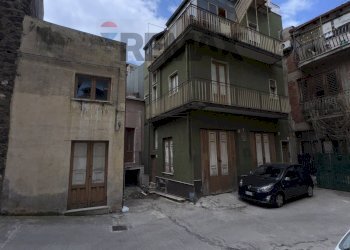Edificio all\'aperto - Independent house Cortile mantova
 
7, 8, Biancavilla - photo 1