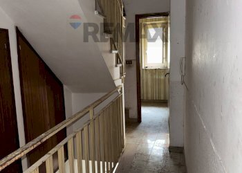 Hall / corridoio - Independent house Cortile mantova
 
7, 8, Biancavilla - photo 5