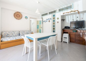 Sala da pranzo - Quadrilocale Via Enrico Toti
 
5, Acireale - foto 6