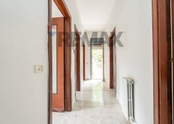 Hall / corridoio - Apartment Via Armando Diaz
 
5 l, Zafferana Etnea - photo 17