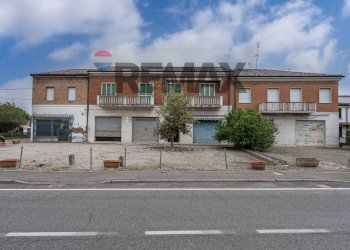 Casa all\'aperto - Semi-detached house piazza libertà
 
9, Masi Torello - photo 1