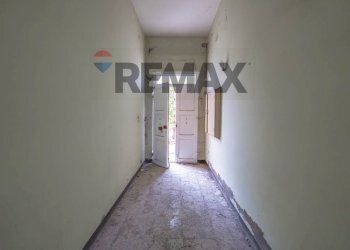 Hall / corridoio - Semi-detached house piazza libertà
 
9, Masi Torello - photo 11