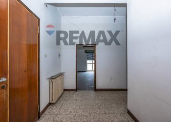 Hall / corridoio - Semi-detached house piazza libertà
 
9, Masi Torello - photo 12
