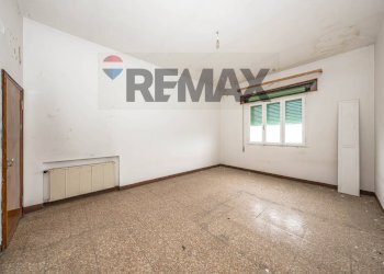 Stanza vuota - Semi-detached house piazza libertà
 
9, Masi Torello - photo 19