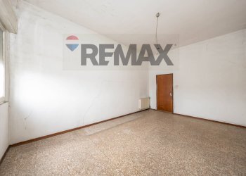 Stanza vuota - Semi-detached house piazza libertà
 
9, Masi Torello - photo 23