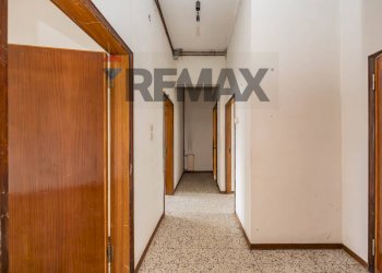 Hall / corridoio - Semi-detached house piazza libertà
 
9, Masi Torello - photo 26
