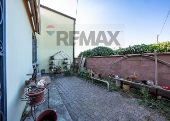 Corte interna - Casa semi indipendente Via Statale
 
103, Terre del Reno - foto 23