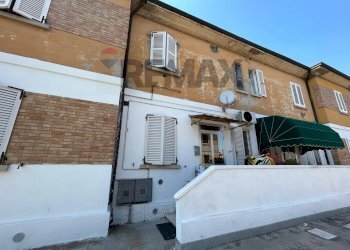 Edificio all\'aperto - Quadrilocale via trento
 
13, Occhiobello - foto 2