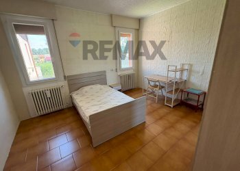 Camera / camera da letto - Four-room apartment Via Garibaldi
 
20, Riva del Po - photo 7