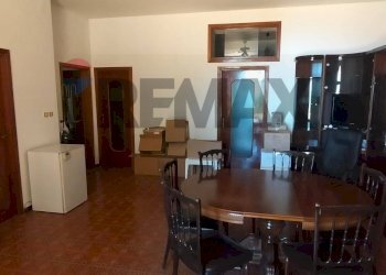 Sala da pranzo - Casa semi indipendente Via San Benedetto
 
18, Monte Sant'Angelo - foto 13