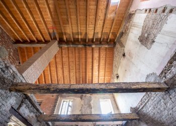 Scale - Casa semi indipendente STRADATESSAGLI
 
58, Commessaggio - foto 4