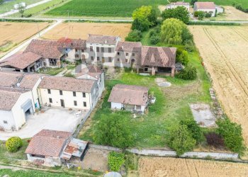 Casa all\'aperto - Casa semi indipendente STRADATESSAGLI
 
58, Commessaggio - foto 17