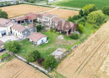 Casa all\'aperto - Casa semi indipendente STRADATESSAGLI
 
58, Commessaggio - foto 18