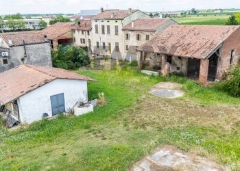Casa all\'aperto - Casa semi indipendente STRADATESSAGLI
 
58, Commessaggio - foto 19