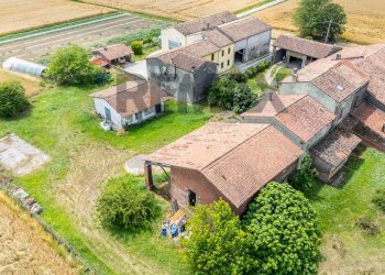 Casa all\'aperto - Casa semi indipendente STRADATESSAGLI
 
58, Commessaggio - foto 23