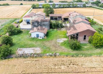 Casa all\'aperto - Casa semi indipendente STRADATESSAGLI
 
58, Commessaggio - foto 25