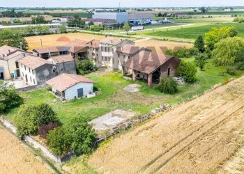 Casa all\'aperto - Casa semi indipendente STRADATESSAGLI
 
58, Commessaggio - foto 26