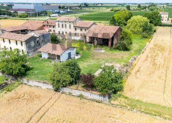 Casa all\'aperto - Casa semi indipendente STRADATESSAGLI
 
58, Commessaggio - foto 27