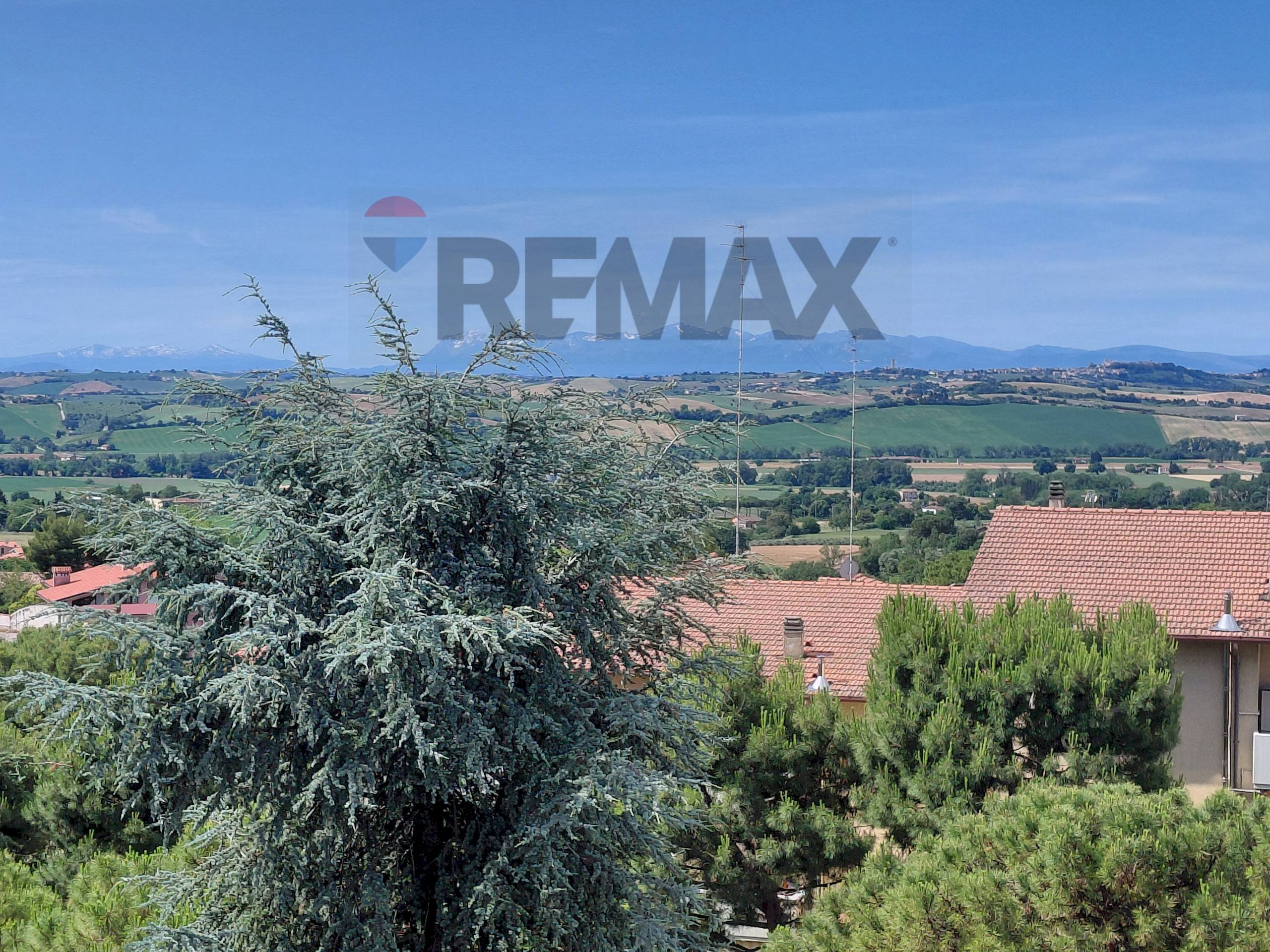 Vista delle montagne - Quadrilocale Via De Gasperi
91B, Osimo - foto 2