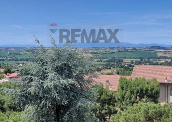 Vista delle montagne - Quadrilocale Via De Gasperi
 
91B, Osimo - foto 2