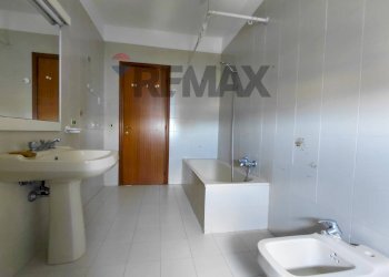 Bagno - Quadrilocale Via De Gasperi
 
91B, Osimo - foto 8