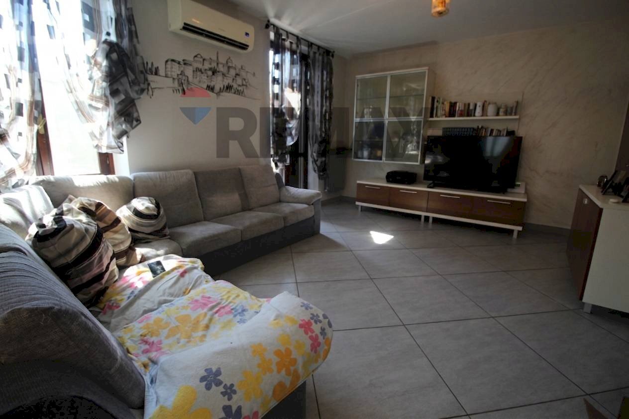 Soggiorno - Three-room apartment VIA CRISTOFORO COLOMBO
6, Treviolo - photo 3