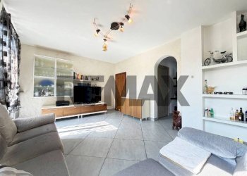 Soggiorno - Three-room apartment VIA CRISTOFORO COLOMBO
 
6, Treviolo - photo 1