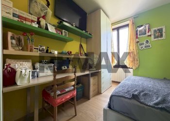 Camera / camera da letto - Three-room apartment VIA CRISTOFORO COLOMBO
 
6, Treviolo - photo 21