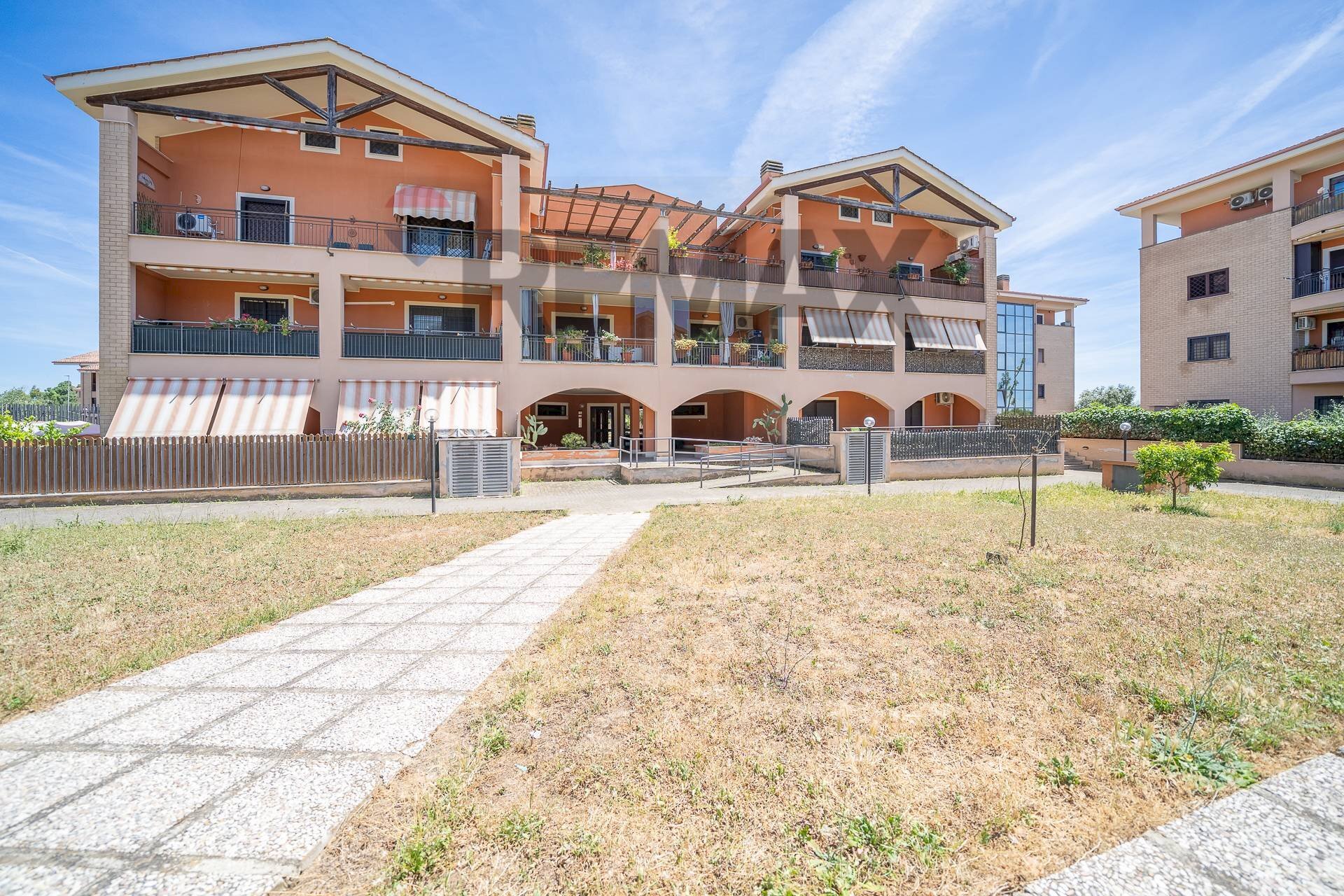 Edificio all\'aperto - Bilocale Via Pier Leone Ghezzi
36, Fiumicino - foto 2
