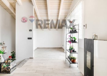 Hall / corridoio - Villa Corso Sempione, Olgiate Olona VA
 
80, Olgiate Olona - foto 4